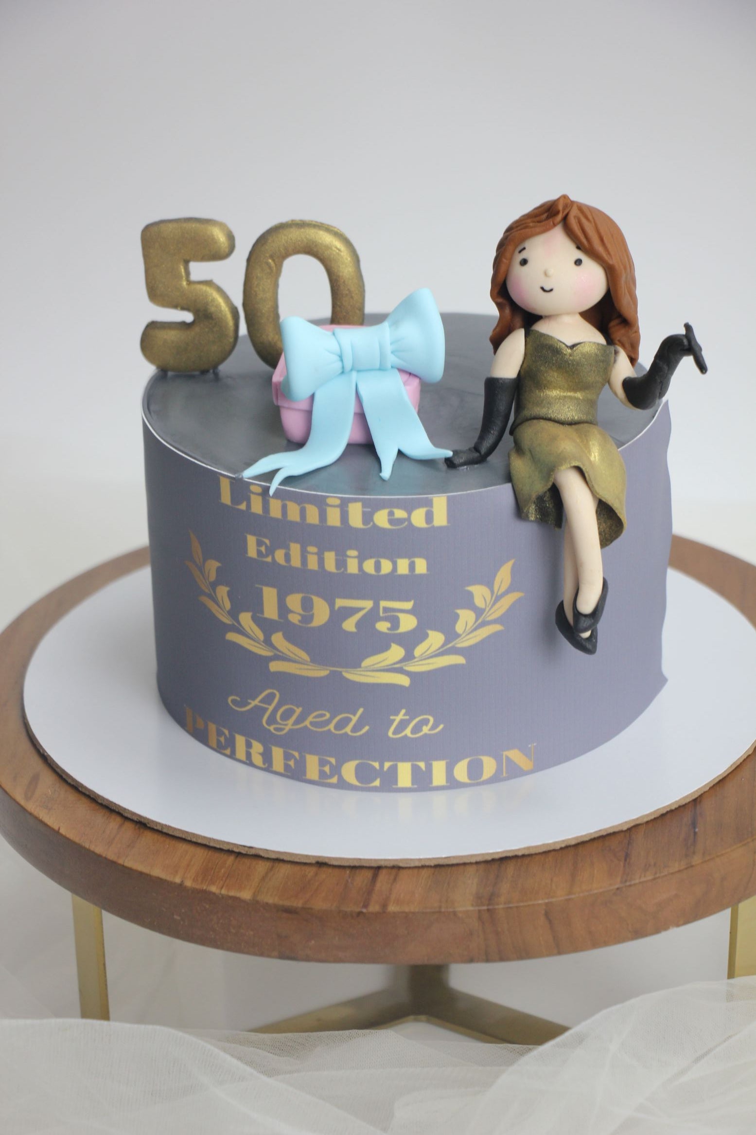 Luxury 50th Birthday Cake for Women – Limited Edition 1975 Celebration Cake